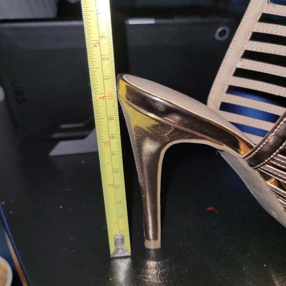 Christian Siriano gold heels - Picture 4 of 4